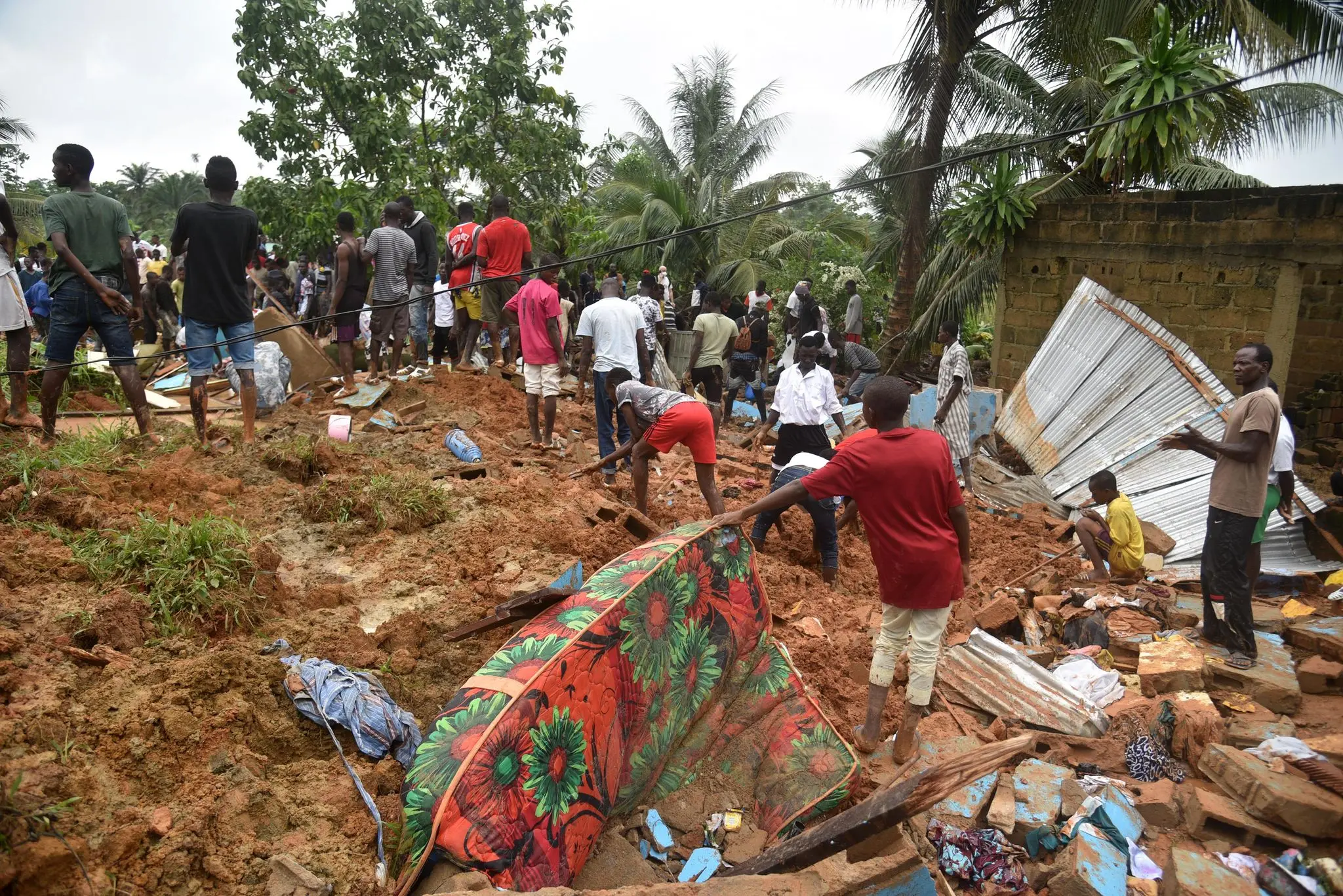 Abidjan : pluies diluviennes ,plus d’une dizaine de morts, dont neuf membres d’une même famille